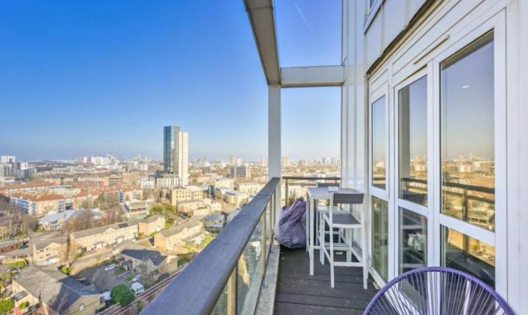 1 Bedroom 1 Bathroom apartment in One Park Drive, Canary Wharf East London E14 9GG