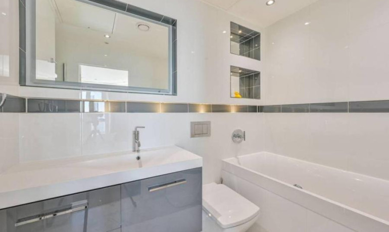 2 Bedroom apartment, Belgrave Court, Westferry Circus East London E14 8RJ