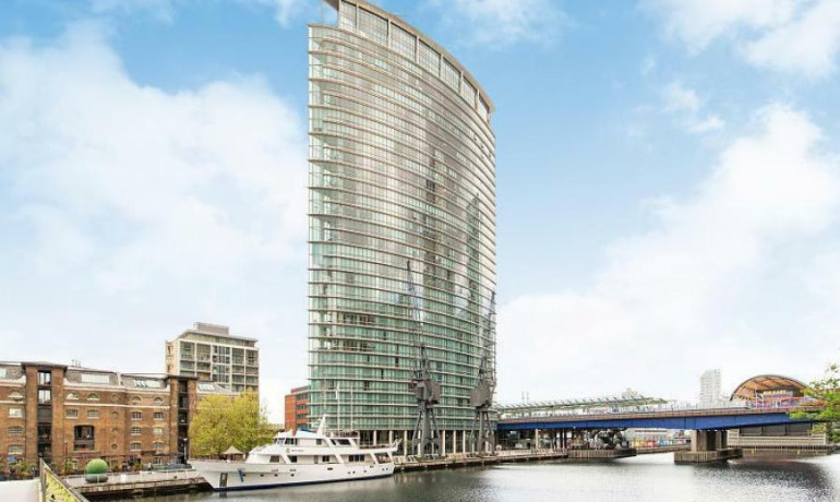 3 bedroom 3 bathroom apartment West India Quay, Docklands, E14