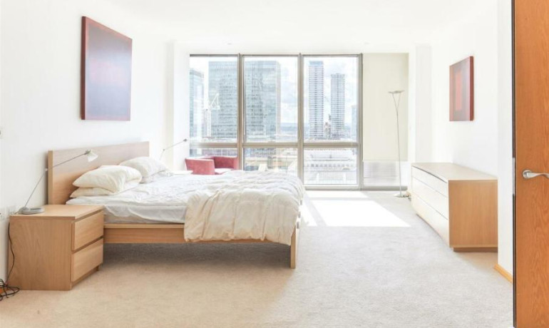 3 bedroom 3 bathroom apartment West India Quay, Docklands, E14