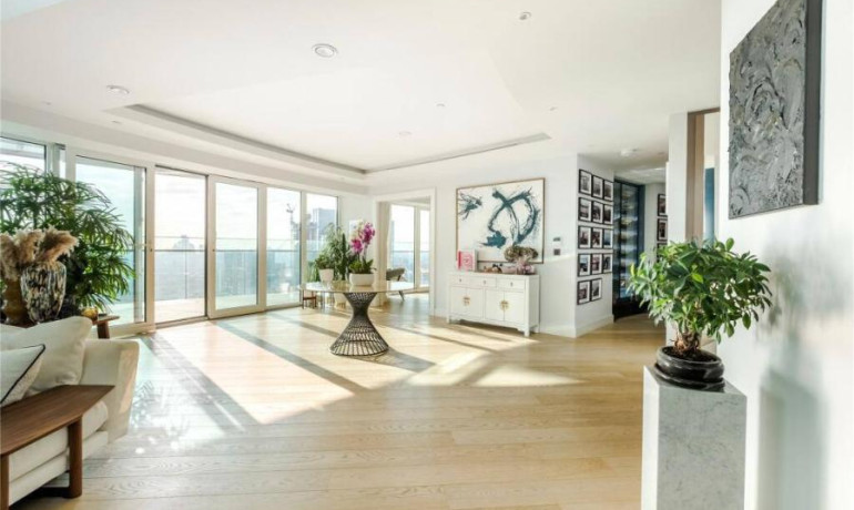 4 Bedrooms 3 Bathrooms, Duplex Penthouse 31 Crossharbour Plaza, London, E14