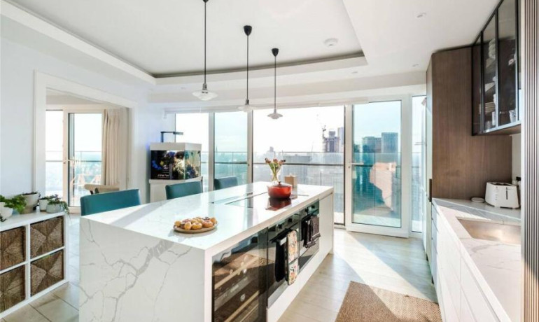 4 Bedrooms 3 Bathrooms, Duplex Penthouse 31 Crossharbour Plaza, London, E14